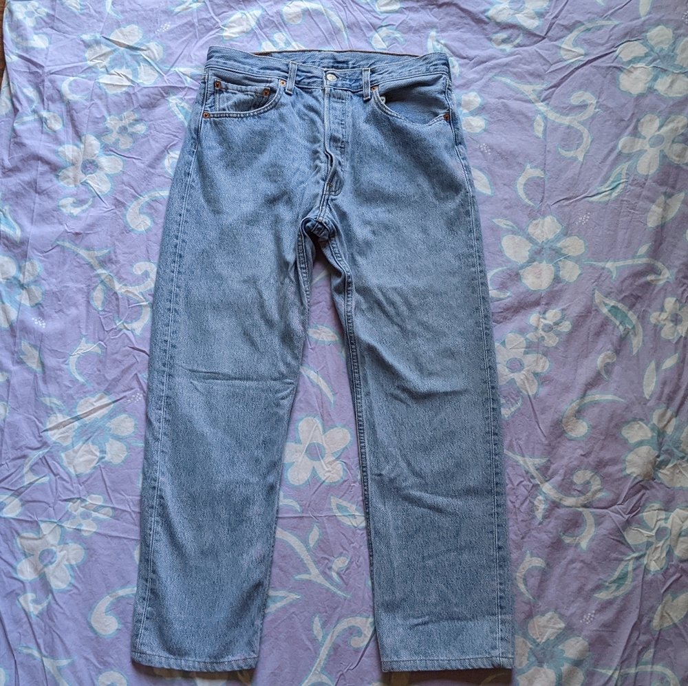 Vintage Levi’s 501 light wash high waisted button up 32”